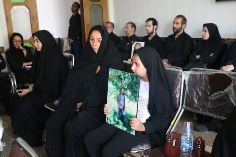 تصاویر/ دیدار جمعی از خانواده های اهدا کننده عضو با امام جمعه اردبیل