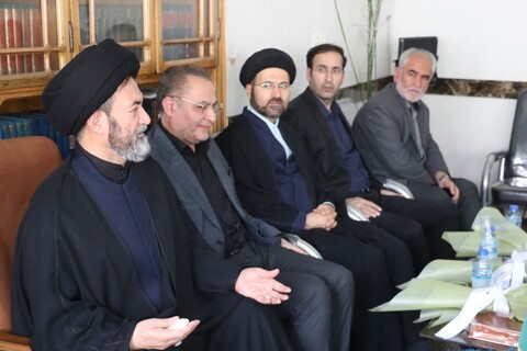 تصاویر/ دیدار جمعی از خانواده های اهدا کننده عضو با امام جمعه اردبیل