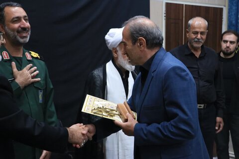 تصاویر /تجلیل از پیرغلامان و ذاکران اهل بیت علیه السلام با حضور نماینده ولی فقیه در استان مرکزی