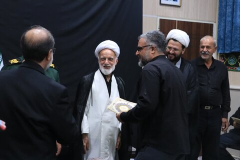 تصاویر /تجلیل از پیرغلامان و ذاکران اهل بیت علیه السلام با حضور نماینده ولی فقیه در استان مرکزی
