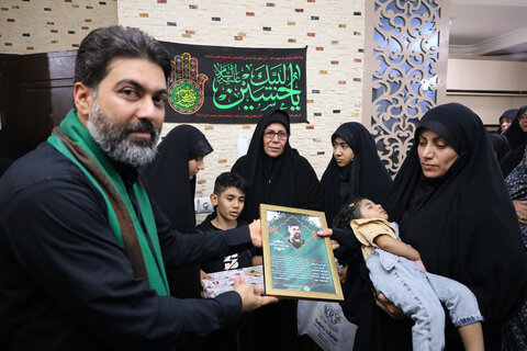 تصاویر| روضه شهدایی در منزل شهید مدافع وطن سرهنگ پاسدار سعید آذربادگان