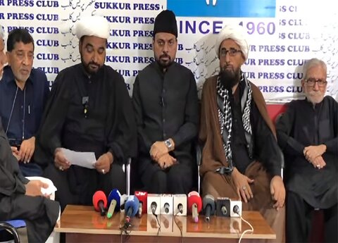 سکھر پریس کلب کے سامنے پولیس کی موجودگی میں کھلے عام "شیعہ کافر" کے نعرے لگائے گئے، شیعہ تنظیمیں