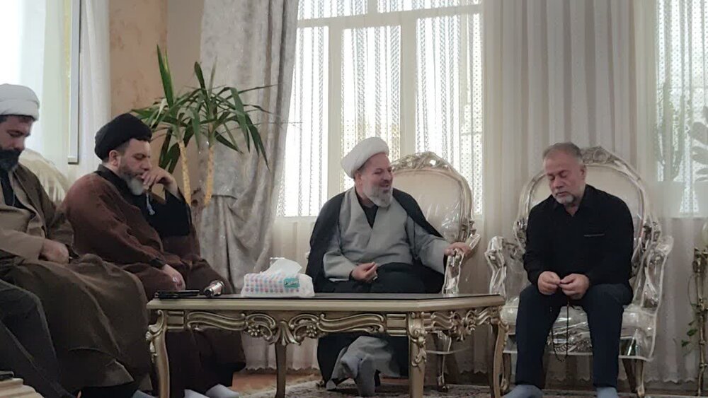 حضور قائم مقام مدیر حوزه علمیه همدان در منزل شهدای حمله رژیم صهیونیستی