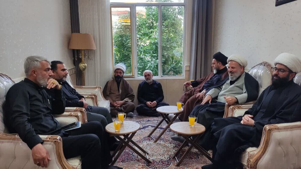 حضور قائم مقام مدیر حوزه علمیه همدان در منزل شهدای حمله رژیم صهیونیستی
