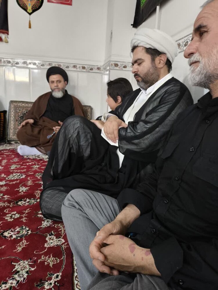 حضور قائم مقام مدیر حوزه علمیه همدان در منزل شهدای حمله رژیم صهیونیستی