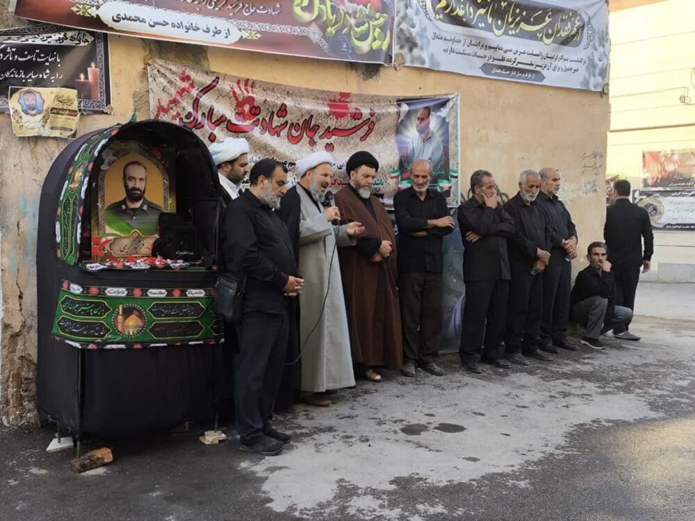 حضور قائم مقام مدیر حوزه علمیه همدان در منزل شهدای حمله رژیم صهیونیستی حضور قائم مقام مدیر حوزه علمیه همدان در منزل شهدای حمله رژیم صهیونیستی