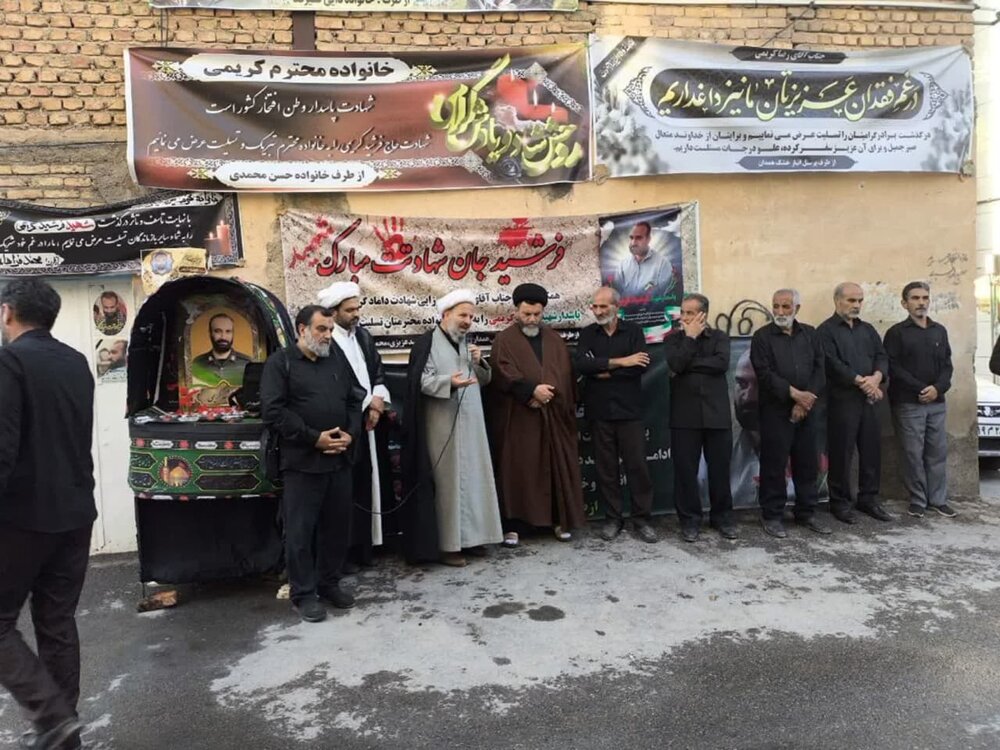 حضور قائم مقام مدیر حوزه علمیه همدان در منزل شهدای حمله رژیم صهیونیستی حضور قائم مقام مدیر حوزه علمیه همدان در منزل شهدای حمله رژیم صهیونیستی