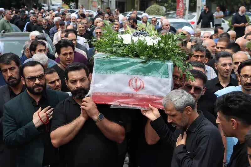 تصاویر / اقامه نماز بر پیکر حاجیه خانم فاطمه نیکدوز مادر شهید والامقام سردار سیدعلی دوامی