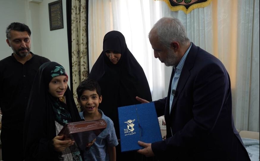 خون پاک شهدا مایه عزت و افتخار برای ملت ایران شد / ویژگی‌های اخلاقی شهدا باید ثبت و ضبط شود