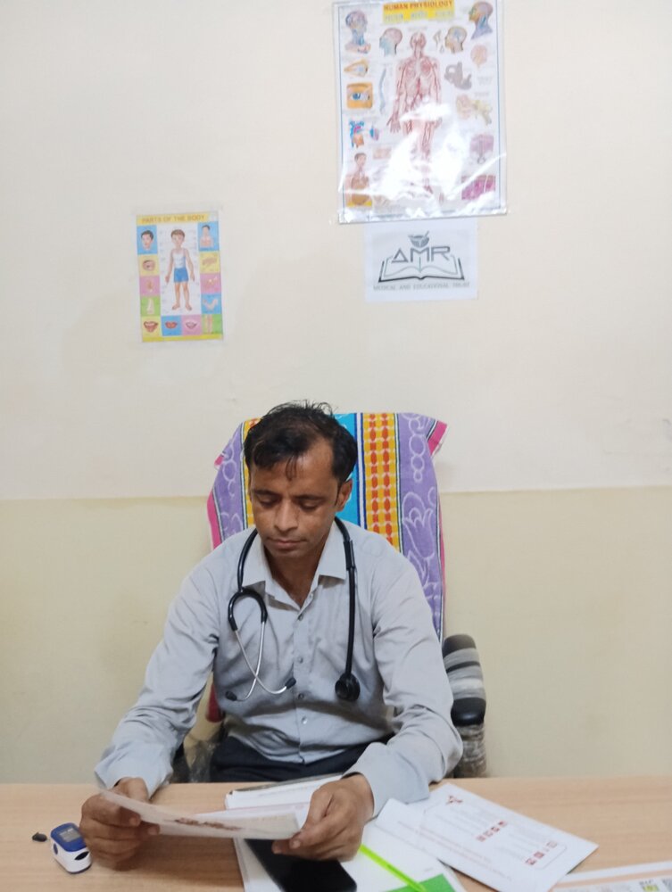 एएमआर चैरिटेबल क्लिनिक द्वारा निःशुल्क चिकित्सा शिविर का आयोजन