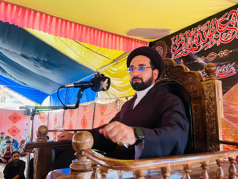 कश्मीर घाटी में इमाम ज़ैनुल आबेदीन (अ) की शहादत के अवसर पर मजलिसे अज़ा में हज़ारो अज़ादार शामिल हुए कश्मीर घाटी में इमाम ज़ैनुल आबेदीन (अ) की शहादत के अवसर पर मजलिसे अज़ा में हज़ारो अज़ादार शामिल हुए
