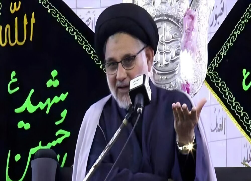 مجلس عزاء میں رہبر کی تصویر لانا سیاست نہیں، علامہ حسن ظفر نقوی