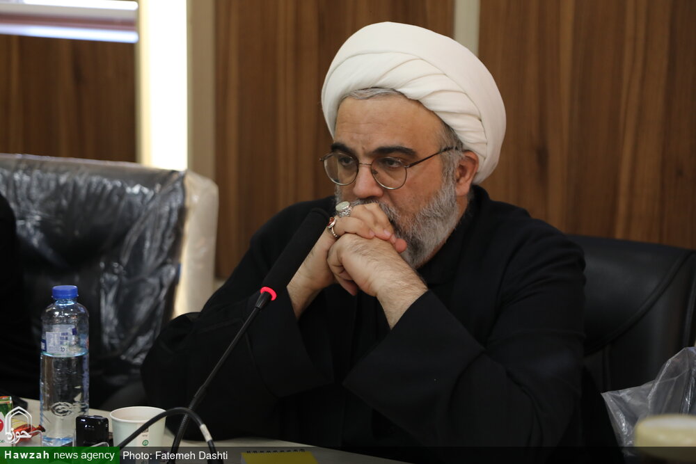 برگزاری نشست هم‌اندیشی استادان و سخنرانان تبیین یزد+تصاویر