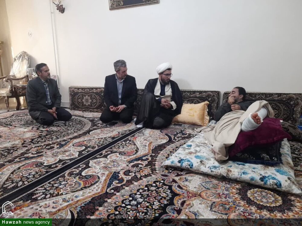 عیادت رئیس اداره تبلیغات اسلامی شهرستان اسدآباد از مجروحین جنگ تحمیلی+عکس