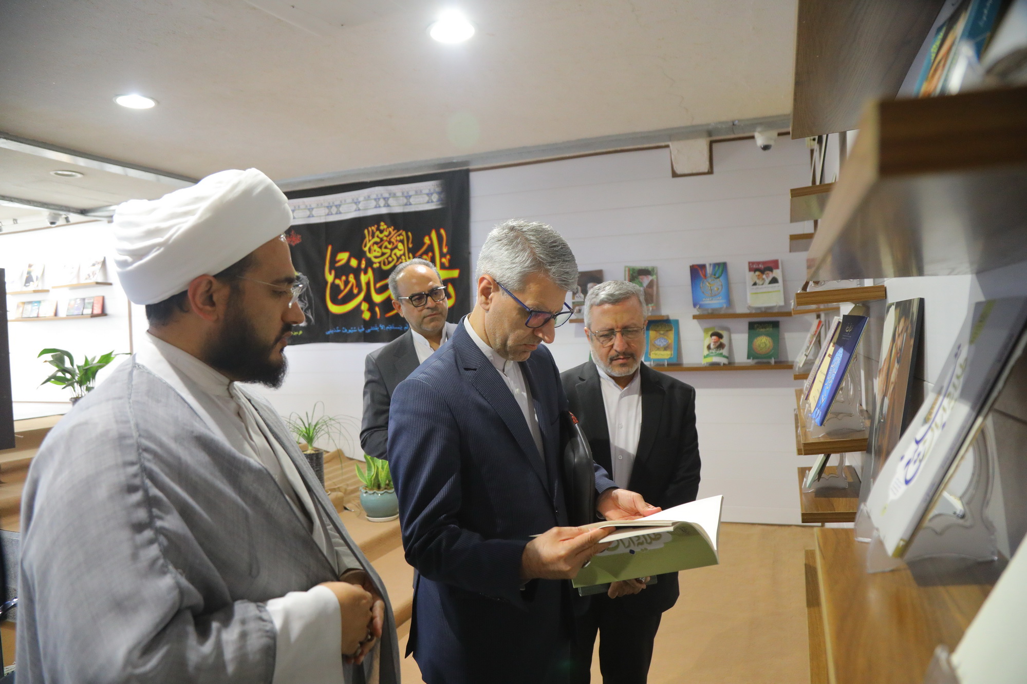 Visite du porte-parole du ministère des Affaires étrangères à l'agence de presse Hawzah