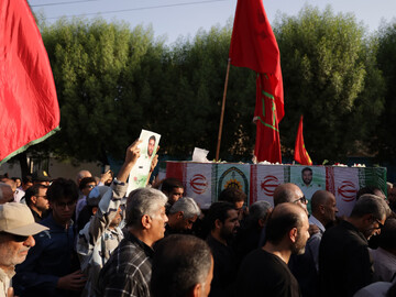 فیلم| تشییع پیکر شهید ایمان قائدی از شهدای جنگ اقتدار در خورموج