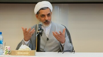 کدام چهره‌ها و شخصیت‌ها در روایات سزاوار احترام هستند؟