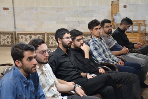تصاویر/ نشست تبیینی «جنگ تحمیلی ۱۲ روزه» در دفتر امام جمعه خوی