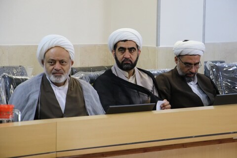 تصاویر| نشست مدیران مدارس علمیه  با مدیر و معاونان مرکزمدیریت حوزه علمیه اصفهان