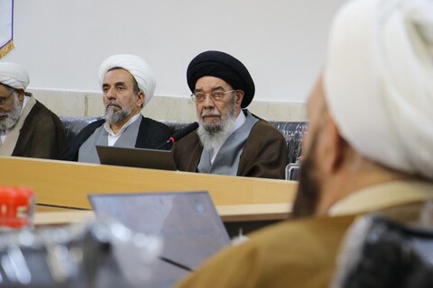 تصاویر| نشست مدیران مدارس علمیه  با مدیر و معاونان مرکزمدیریت حوزه علمیه اصفهان