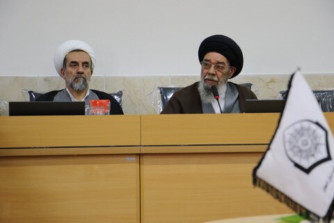 تصاویر| نشست مدیران مدارس علمیه  با مدیر و معاونان مرکزمدیریت حوزه علمیه اصفهان