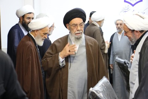 تصاویر| نشست مدیران مدارس علمیه  با مدیر و معاونان مرکزمدیریت حوزه علمیه اصفهان