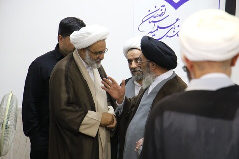 تصاویر| نشست مدیران مدارس علمیه  با مدیر و معاونان مرکزمدیریت حوزه علمیه اصفهان