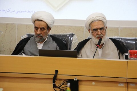 تصاویر| نشست مدیران مدارس علمیه  با مدیر و معاونان مرکزمدیریت حوزه علمیه اصفهان