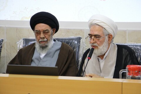 تصاویر| نشست مدیران مدارس علمیه  با مدیر و معاونان مرکزمدیریت حوزه علمیه اصفهان