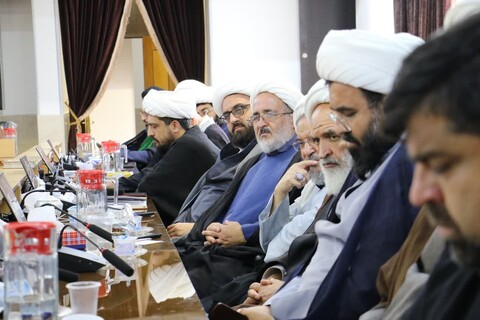 تصاویر| نشست مدیران مدارس علمیه  با مدیر و معاونان مرکزمدیریت حوزه علمیه اصفهان