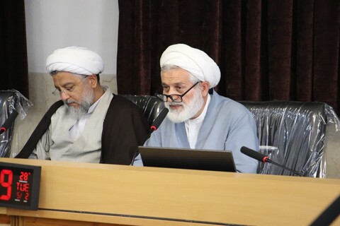 تصاویر| نشست مدیران مدارس علمیه  با مدیر و معاونان مرکزمدیریت حوزه علمیه اصفهان