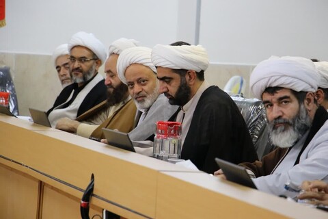 تصاویر| نشست مدیران مدارس علمیه  با مدیر و معاونان مرکزمدیریت حوزه علمیه اصفهان