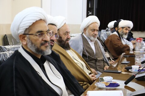 تصاویر| نشست مدیران مدارس علمیه  با مدیر و معاونان مرکزمدیریت حوزه علمیه اصفهان