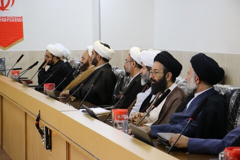 تصاویر| نشست مدیران مدارس علمیه  با مدیر و معاونان مرکزمدیریت حوزه علمیه اصفهان