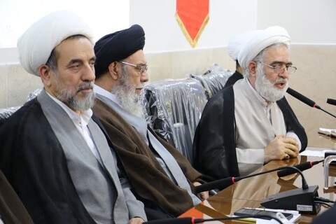 تصاویر| نشست مدیران مدارس علمیه  با مدیر و معاونان مرکزمدیریت حوزه علمیه اصفهان