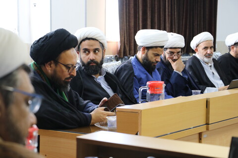 تصاویر| نشست مدیران مدارس علمیه  با مدیر و معاونان مرکزمدیریت حوزه علمیه اصفهان