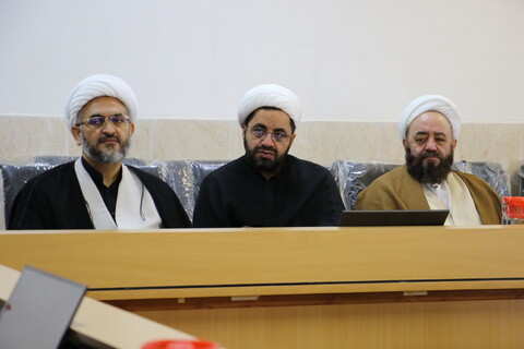 تصاویر| نشست مدیران مدارس علمیه  با مدیر و معاونان مرکزمدیریت حوزه علمیه اصفهان