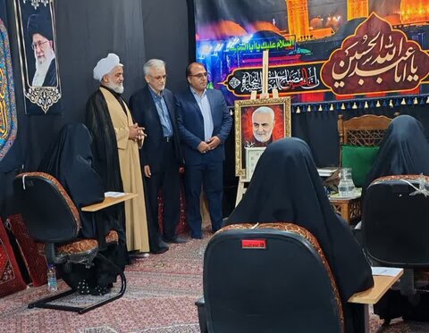 تصاویری از حضور مسئولین شهرستان زرندیه در جلسه آزمون ورودی حوزه‌های علمیه خواهران