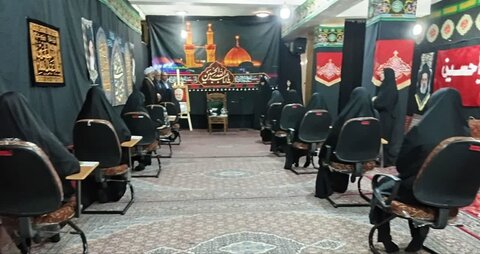 تصاویری از حضور مسئولین شهرستان زرندیه در جلسه آزمون ورودی حوزه‌های علمیه خواهران