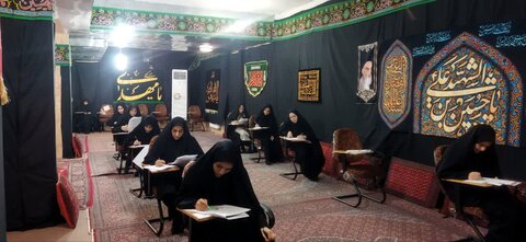 تصاویری از حضور مسئولین شهرستان زرندیه در جلسه آزمون ورودی حوزه‌های علمیه خواهران