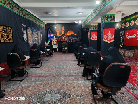 تصاویری از حضور مسئولین شهرستان زرندیه در جلسه آزمون ورودی حوزه‌های علمیه خواهران