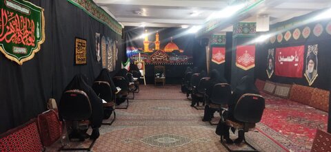 تصاویری از حضور مسئولین شهرستان زرندیه در جلسه آزمون ورودی حوزه‌های علمیه خواهران