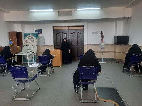 تصاویر/برگزاری آزمون حوزه علمیه خواهران در آشتیان
