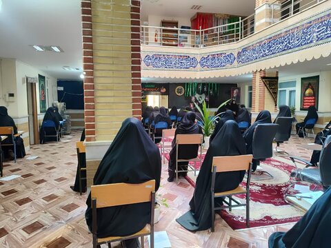 تصاویر آزمون کتبی ورودی حوزه علمیه خواهران لرستان