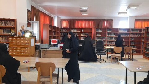 تصاویر/برگزاری آزمون ورودی حوزه‌های علمیه خواهران در ساوه