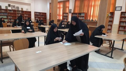 تصاویر/برگزاری آزمون ورودی حوزه‌های علمیه خواهران در ساوه