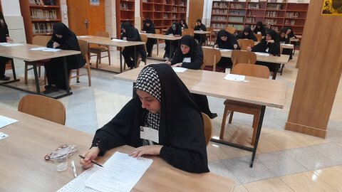 تصاویر/برگزاری آزمون ورودی حوزه‌های علمیه خواهران در ساوه