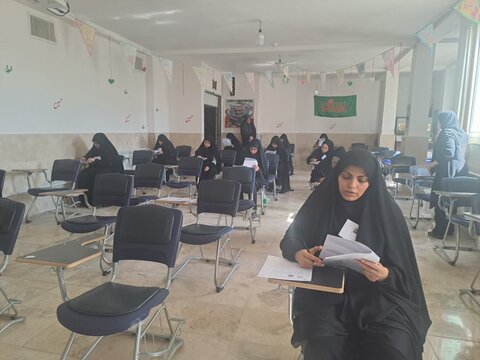 تصاویری از برگزاری آزمون ورودی سطح دو مدرسه علمیه حضرت زهرا(س) سنجان