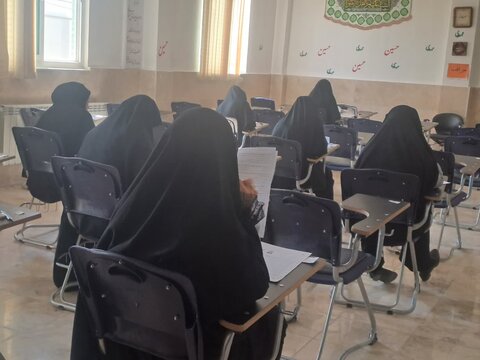 تصاویری از برگزاری آزمون ورودی سطح دو مدرسه علمیه حضرت زهرا(س) سنجان
