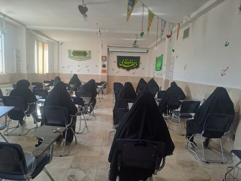 تصاویری از برگزاری آزمون ورودی سطح دو مدرسه علمیه حضرت زهرا(س) سنجان